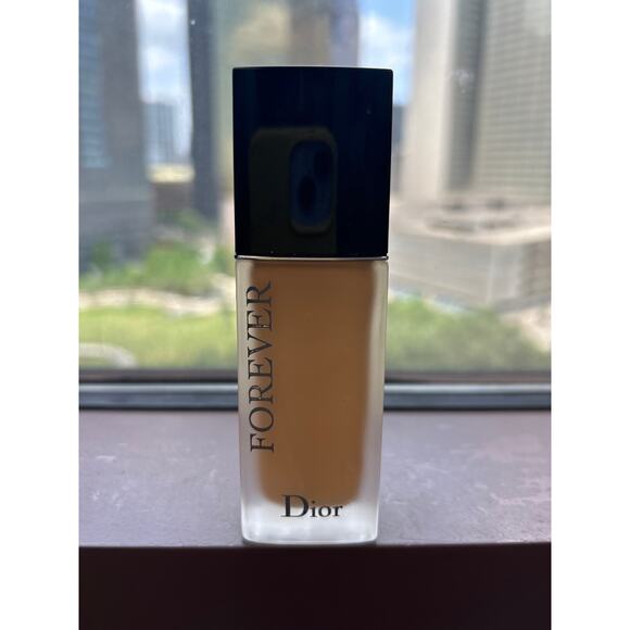 Dior Forever - Picture 1 of 3